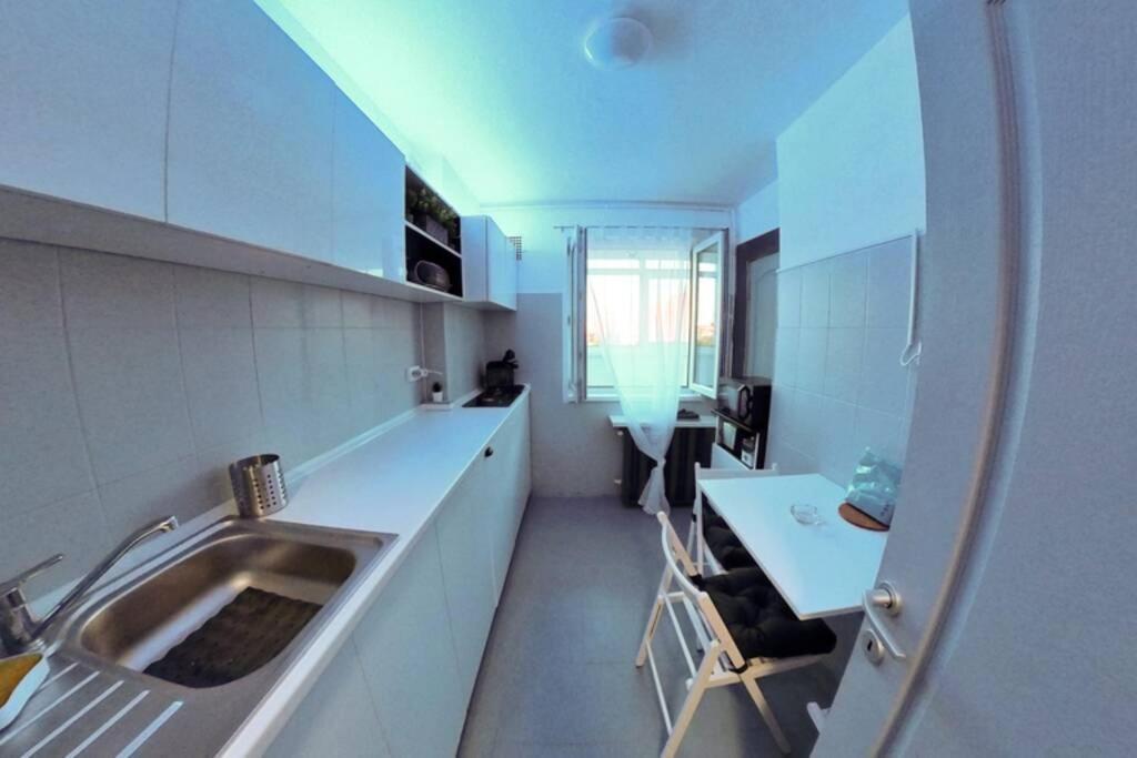 Modern 1 Bedroom Apartment In Bucharest Center! Eksteriør billede