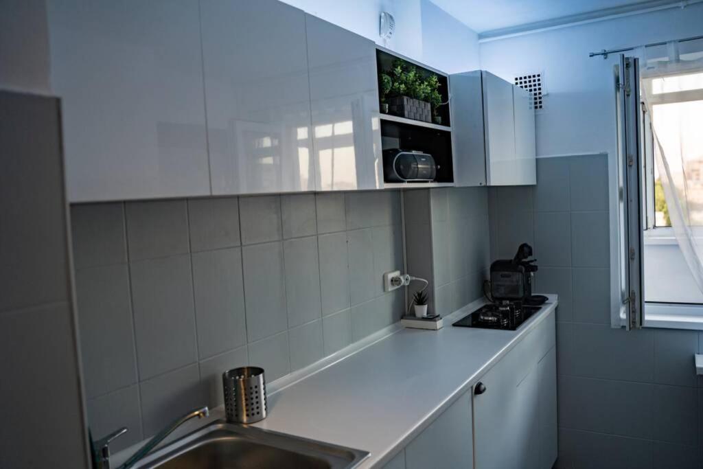 Modern 1 Bedroom Apartment In Bucharest Center! Eksteriør billede